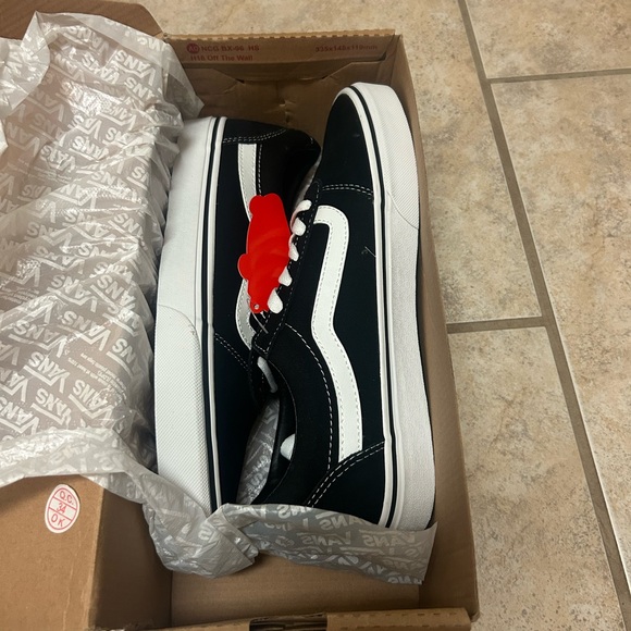 VANS Ward Canvas Women's Shoes - Size 10 - Black/White - New in Box - Picture 1 of 6